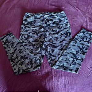 Spyder Brand Black and White Camouflage print Leggings - GC - Large